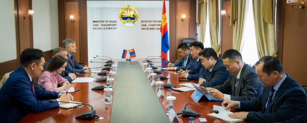 ЗАМ, ТЭЭВРИЙН ХӨГЖЛИЙН САЙД С.БЯМБАЦОГТ ОХУ-ААС МОНГОЛ УЛСАД СУУГАА ОНЦ БӨГӨӨД БҮРЭН ЭРХТ ЭЛЧИН САЙД АЛЕКСЕЙ НИКОЛАЕВИЧ ЕВСИВКОВТАЙ УУЛЗАЖ, САНАЛ СОЛИЛЦЛОО