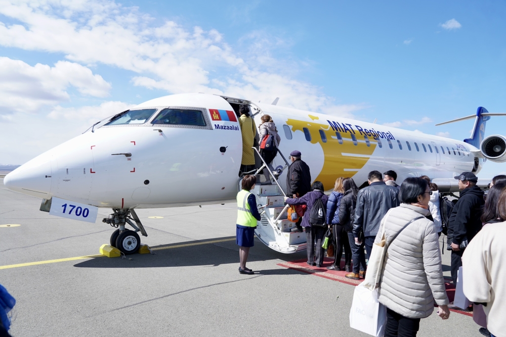 ОРОН НУТАГТ НИСЛЭГ ҮЙЛДЭХ ХОЁР ДАХЬ CRJ-700 “МАЗААЛАЙ” АГААРЫН ХӨЛГӨӨ ХҮЛЭЭН АВЛАА