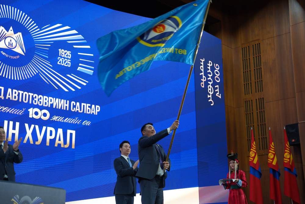 "Автотээврийн үндэсний төв" ТӨҮГ-ыг Хөдөлмөрийн гавьяаны улаан тугийн одонгоор шагнав