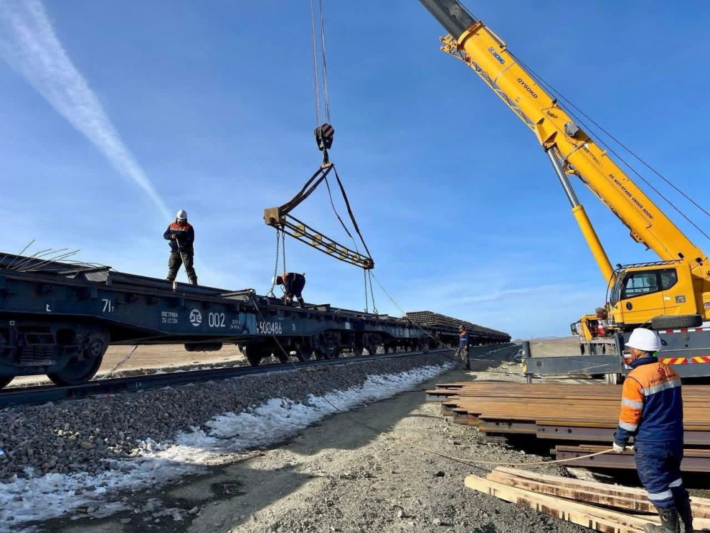 Төмөр замын бүтээн байгуулалтын ажил үргэлжилж байна