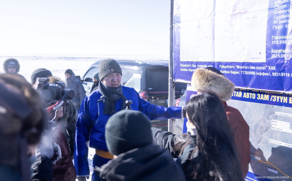 Баруун-Урт сумаас Бичигтийн боомт хүртэл хатуу хучилттай авто замаар холбосноор Монгол Улсын далайд гарах хамгийн дөт гарц нээгдэнэ