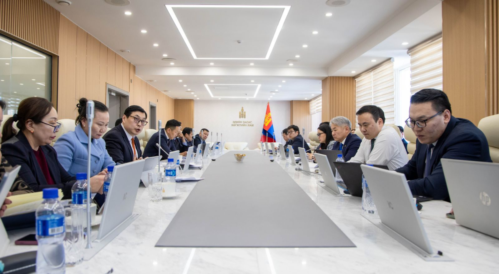 Зам, тээврийн салбарт хэрэгжиж буй төсөл хөтөлбөрүүдтэй танилцлаа