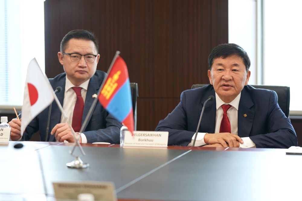 АЙЛЧЛАЛ: Зам, тээврийн сайд Б.Дэлгэрсайхан Тээвэр, дэд бүтцийн газрын дарга Наосуми Нагамицу тэргүүтэй төлөөлөгчидтэй уулзлаа