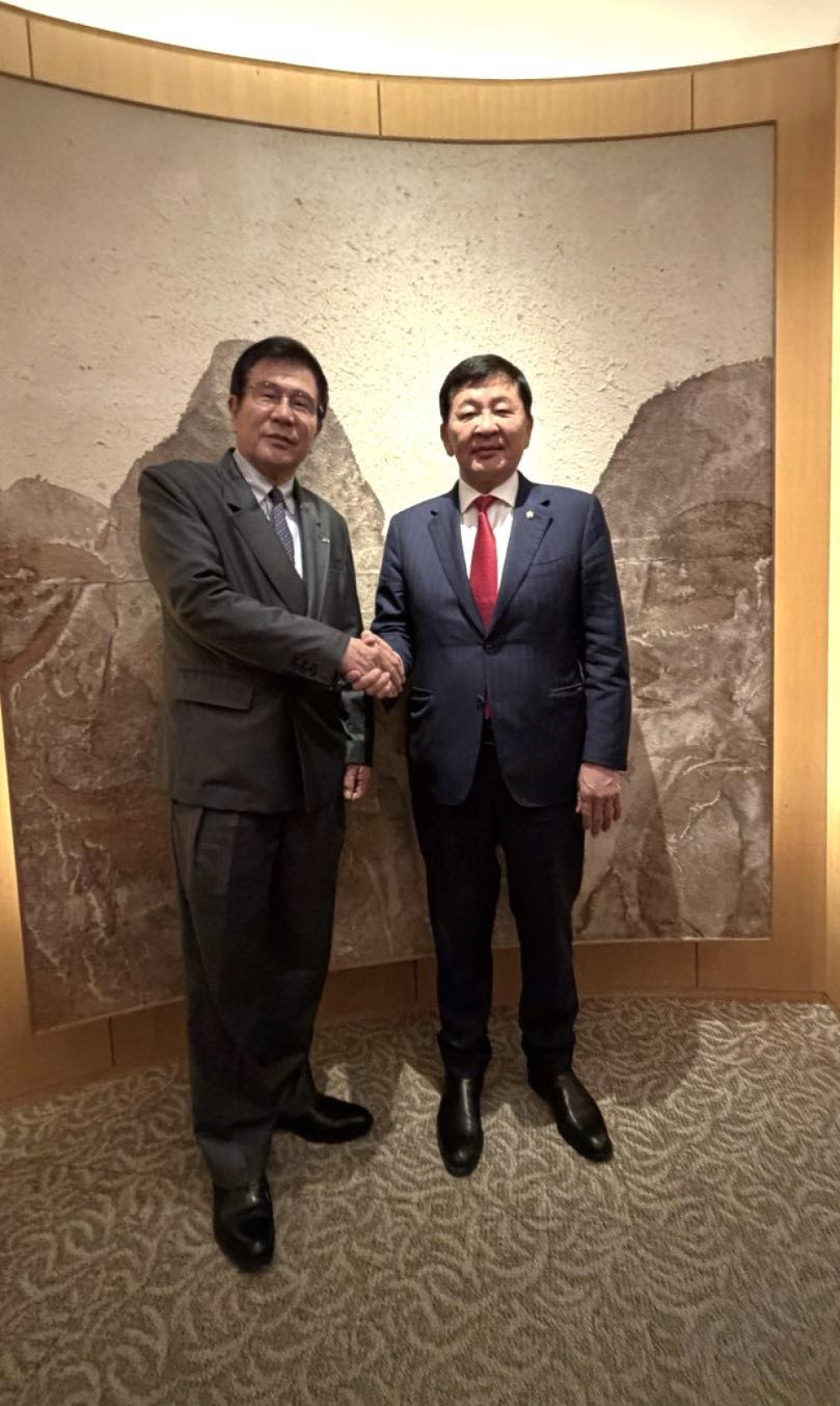 АЙЛЧЛАЛ: Монгол Улсын иргэний нисэхийн салбарт боловсон хүчин бэлтгэх, мэргэжилтэн сургах чиглэлээр санал солилцлоо