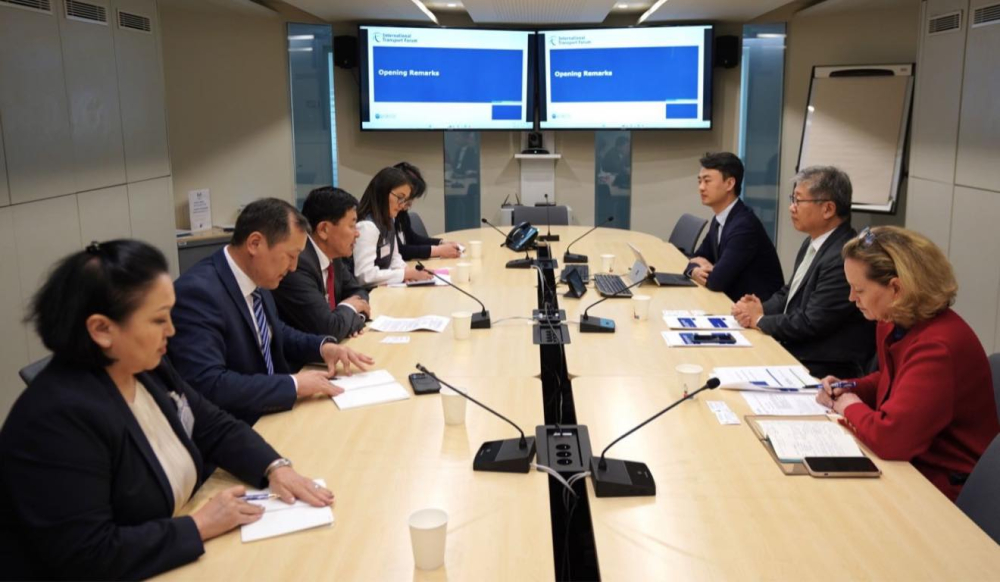 АЛБАН ТОМИЛОЛТ: Зам, тээврийн сайд Б.Дэлгэрсайхан Олон Улсын Тээврийн Форумын удирдлагатай уулзлаа