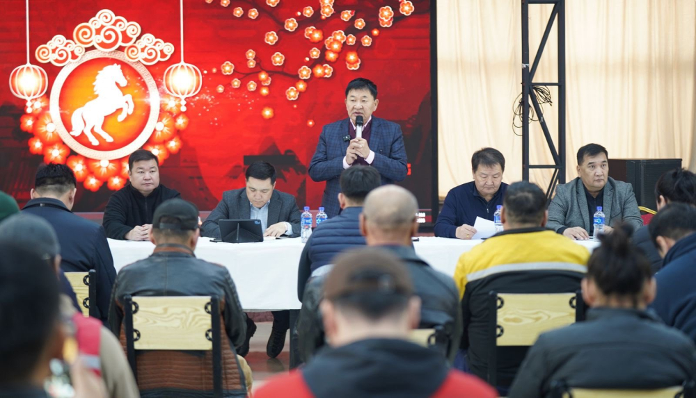 Зам, тээврийн сайд Б.Дэлгэрсайхан “Цагаан хад” бүсэд жолооч, тээвэрчидтэй уулзлаа